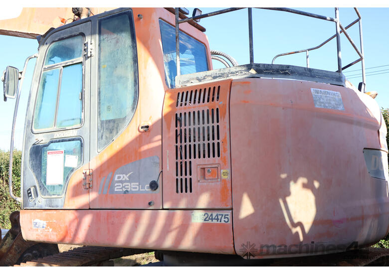 caption Doosan DX235LCR
