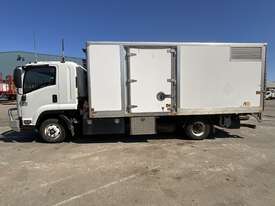 2015 Isuzu FRD 600   4x2 Service Truck - picture0' - Click to enlarge