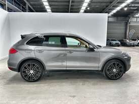 2011 Porsche Cayenne 4WD SUV (3.0L V6 Diesel) (Auto) *Repairs Required* - picture2' - Click to enlarge