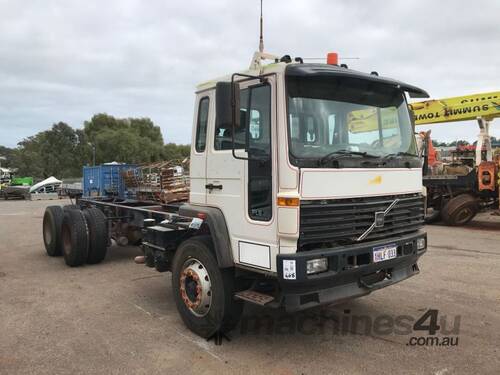 1999 Volvo FL6 Cab Chassis