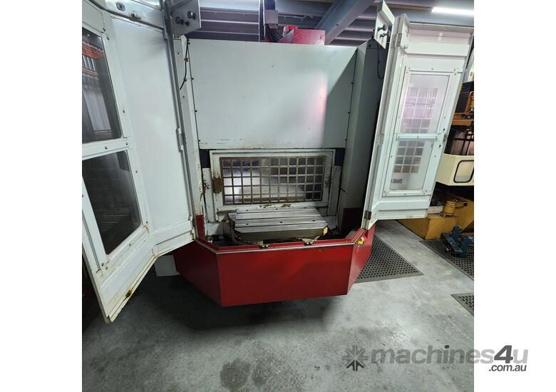 caption KIWA PM-610 Vertical Machining Centre x2 Palletts