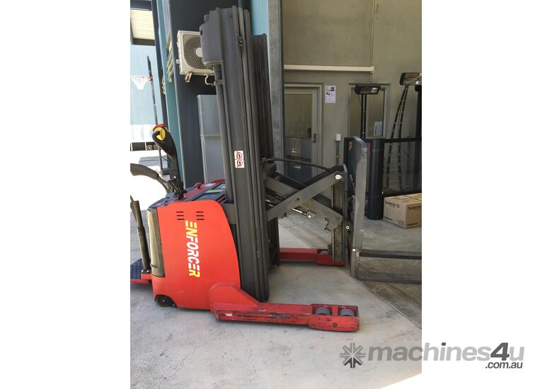 caption Electric Reach Stacker