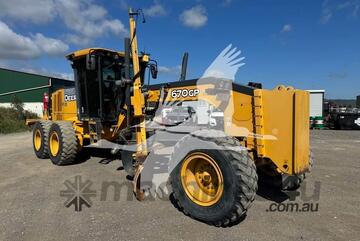 2017 DEERE 670GP 80