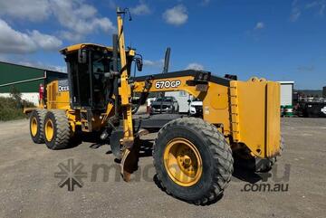 2017 DEERE 670GP 80 2017 DEERE 670GP 80