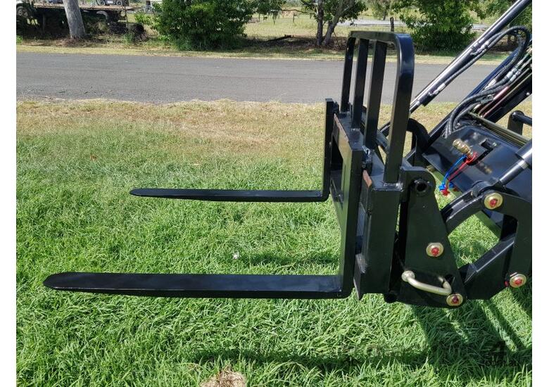 AgKing - Tractor Pallet Forks - TZ6PF: Built for Tough Jobs