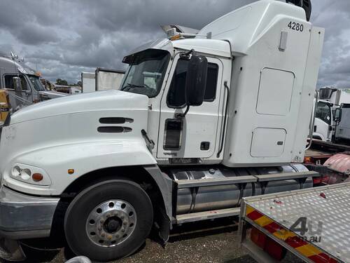 caption 2006 Mack Vision 6x4 Sleeper Cab Prime Mover