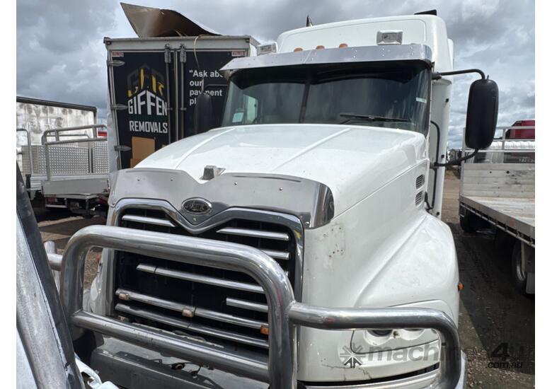 caption 2006 Mack Vision 6x4 Sleeper Cab Prime Mover