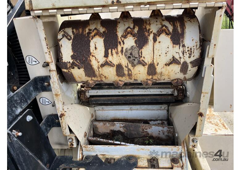 caption 2006 Finn BB302 Bark Blower Mulch Spreader