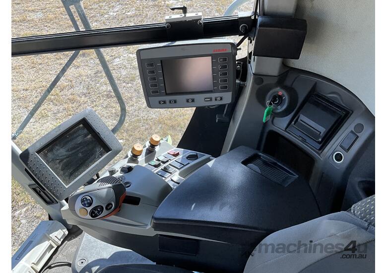 caption 2015 Claas Lexion 760 Harvester