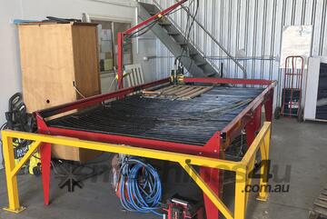 CNC plasma cutter with water table