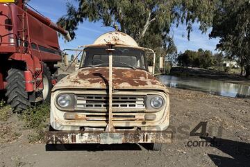 INTERNATIONAL C1500 FUEL TANKER INTERNATIONAL C1500 FUEL TANKER