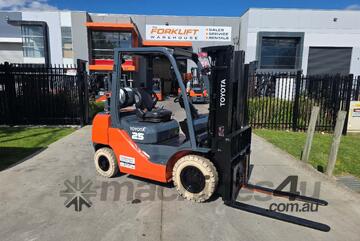 Toyota Forklift 2.5T Container Mast Low Hours (Unit#: U961)