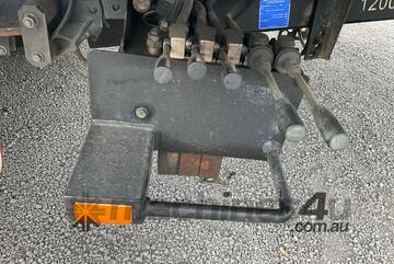 Isuzu 2002   NQR Tilt Tray