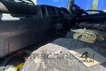 2004 Hino GD1J Refrigerated Pantech