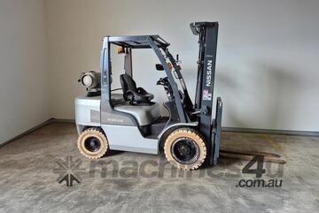 Nissan UG1F2A30DU IC Truck - 3 tonne