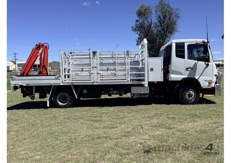UD MK11-250 Condor 4x2 Automatic Traytop Service Body/Cranetruck.