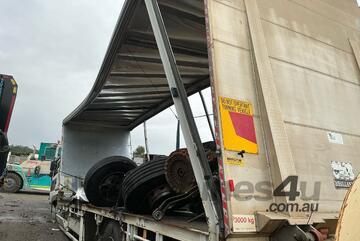 Nissan UD CD 25 360 Curtain Sider