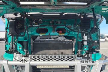 2015 Volvo FH16 Prime Mover Sleeper Cab