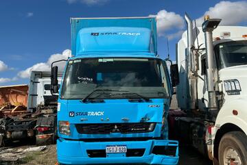 2017 Mitsubishi Fighter Curtain Side Body