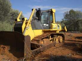 Komatsu D65EX-15EO - picture2' - Click to enlarge