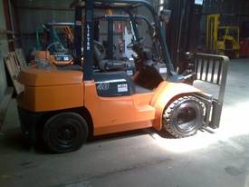 TOYOTA 7 SERIES 4.0TON LIFT CAP LPG DUAL WHEELS - picture0' - Click to enlarge
