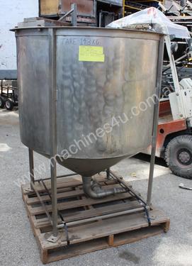 Stainless conical bottom tank  mount for agitator 