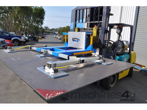 Forklift plate vacuum lifter