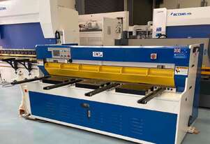 CMT HYDRAULIC GUILLOTINE | 6MM CAP | 2500MM LENGTH | PROGRAMMABLE BACK GAUGE