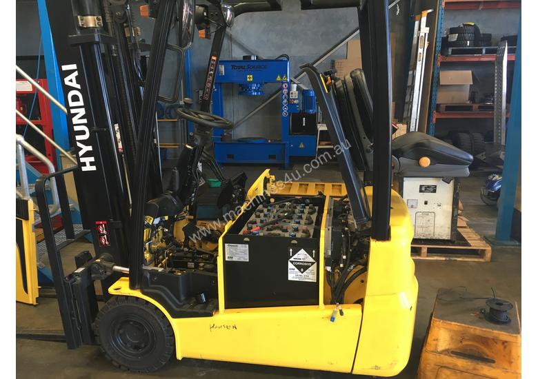 caption Hyundai Electrric Forklift BTR15 1.5T