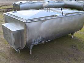 1,550lt STAINLESS STEEL TANK, MILK VAT - picture0' - Click to enlarge