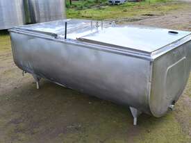1,550lt STAINLESS STEEL TANK, MILK VAT - picture1' - Click to enlarge