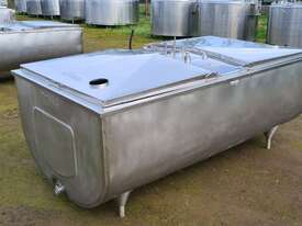 1,550lt STAINLESS STEEL TANK, MILK VAT - picture2' - Click to enlarge