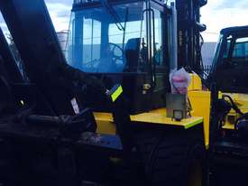 Hyster 16 Tonne Empty Container Forklift - picture0' - Click to enlarge