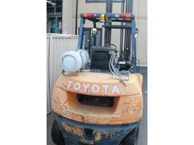 TOYOTA 4000KG LPG FORKLIFT - picture1' - Click to enlarge