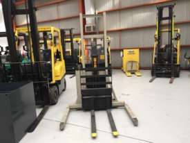 Crown 20IMS64A Walkie Stacker - picture2' - Click to enlarge