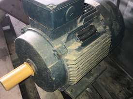 11 kw 15 hp 4 pole 415 v TECO Electric Motor - picture0' - Click to enlarge