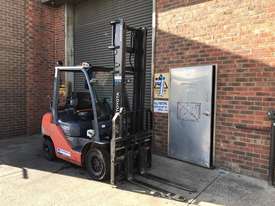 Toyota  LPG / Petrol Counterbalance Forklift - picture0' - Click to enlarge