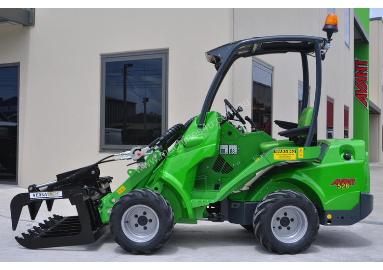 caption Avant 528 Mini Loader W/ HD Log Grab