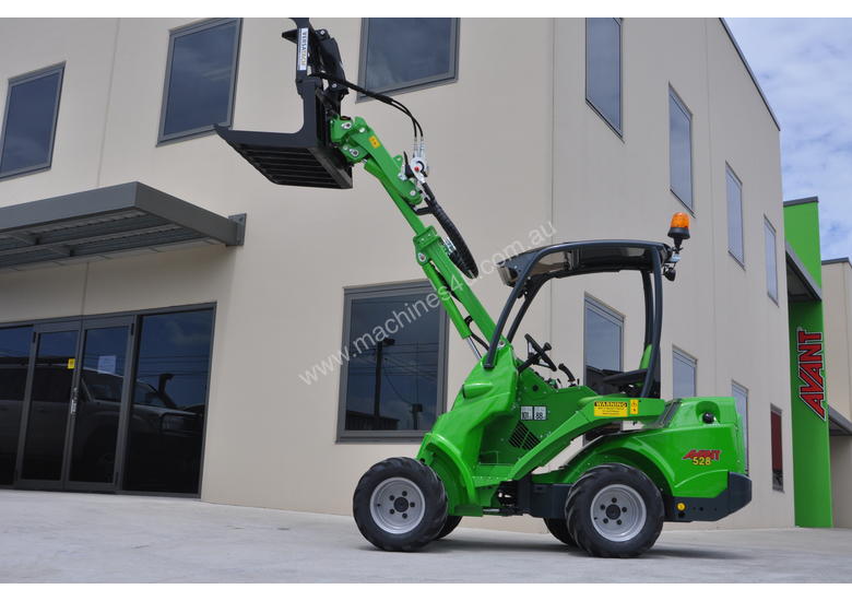 caption Avant 528 Mini Loader W/ HD Log Grab