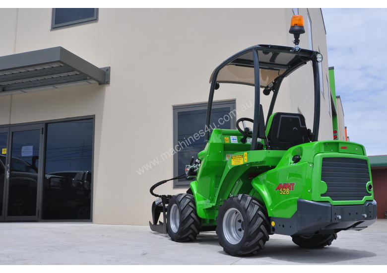 caption Avant 528 Mini Loader W/ HD Log Grab