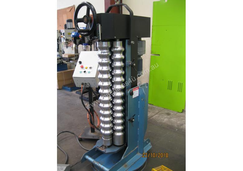 caption Hayes Horizontal Vertical Corrugated Rolls