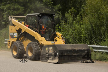 CATERPILLAR 272D2 SKID STEER LOADER