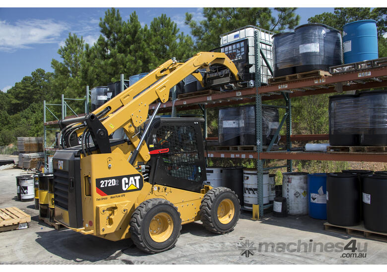 CATERPILLAR® 272D2 SKID STEER LOADER