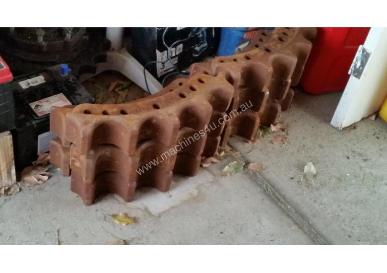 caption CAT D7 Drive sprockets
