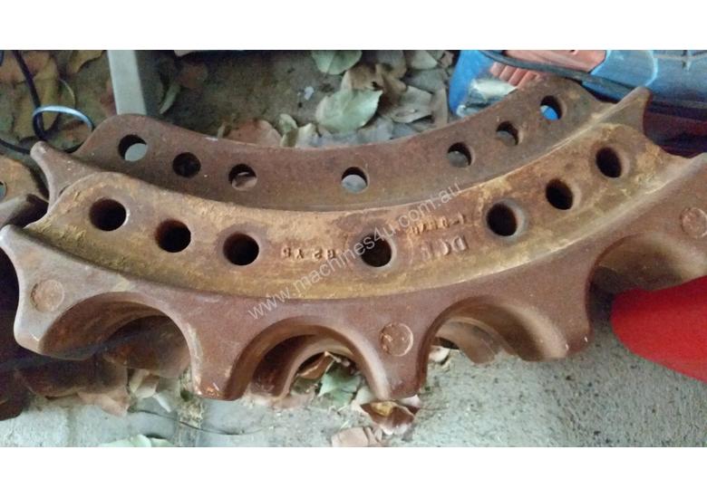 caption CAT D7 Drive sprockets