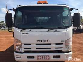 2012 Isuzu NPS300 - picture1' - Click to enlarge