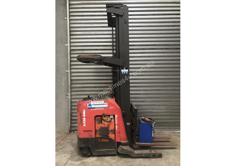 caption Raymond 7400 Reach Forklift Forklift