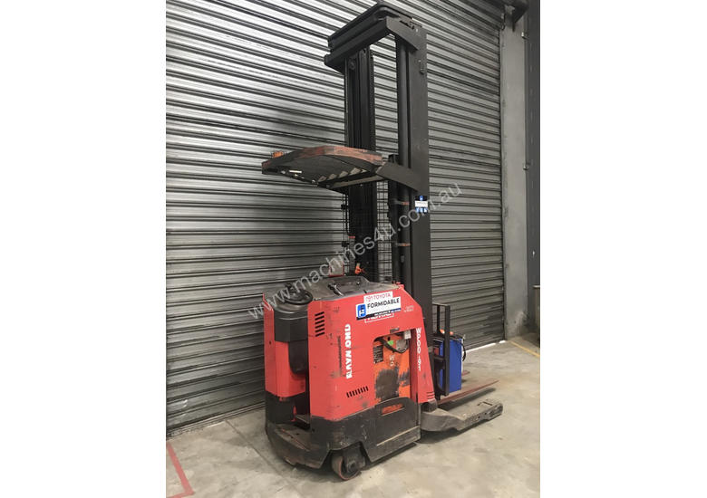 caption Raymond 7400 Reach Forklift Forklift