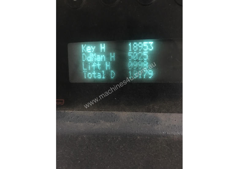 caption Raymond 7400 Reach Forklift Forklift