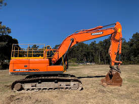 Doosan DX225LC Tracked-Excav Excavator - picture2' - Click to enlarge